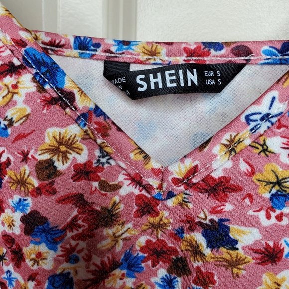 SOLD✅️Floral Romper - Picture 4 of 6